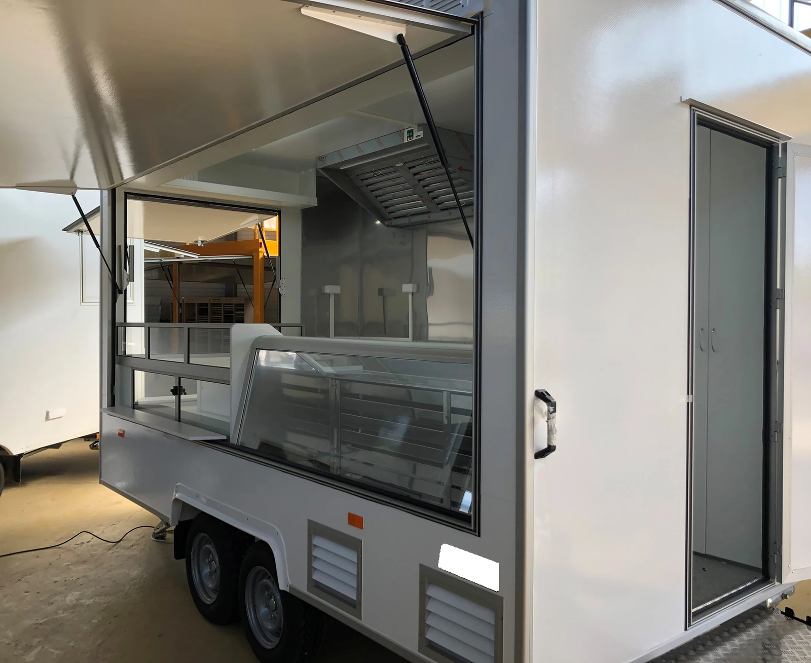 Remorque stand de vente réfrigérer – Image 4