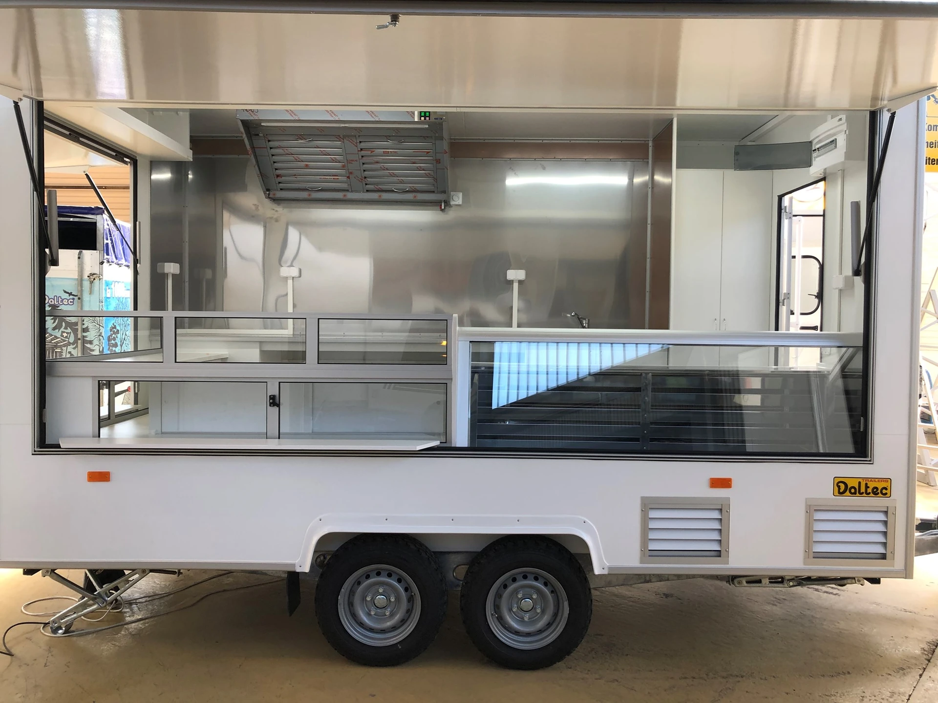 Remorque stand de vente réfrigérer